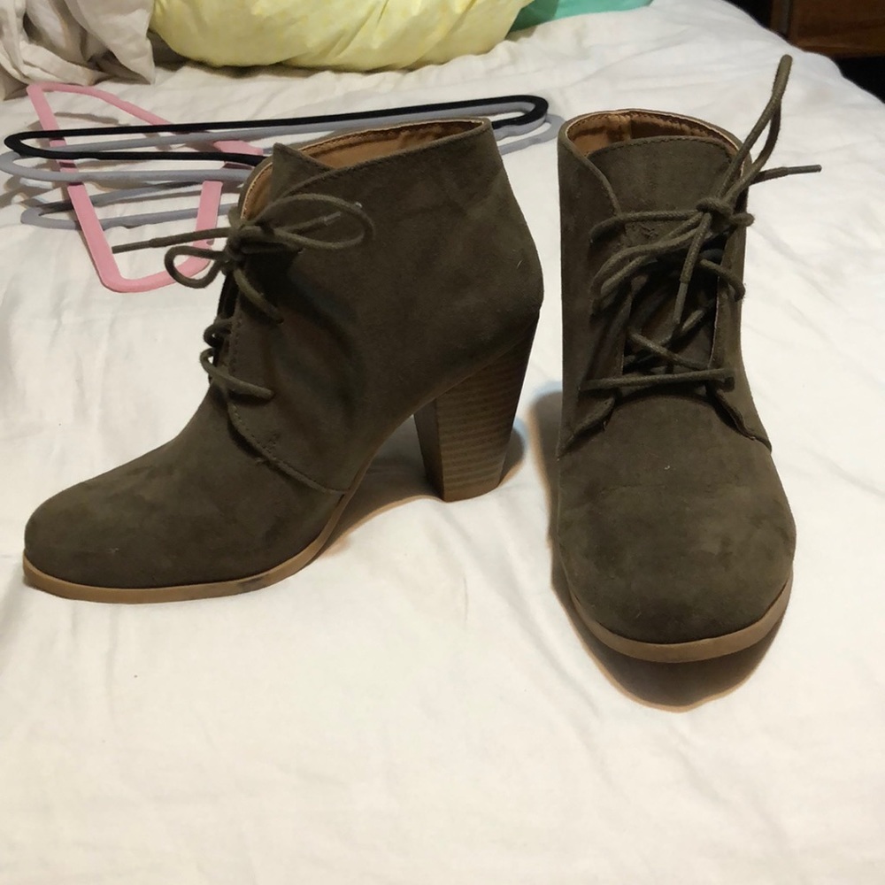 Heel boots